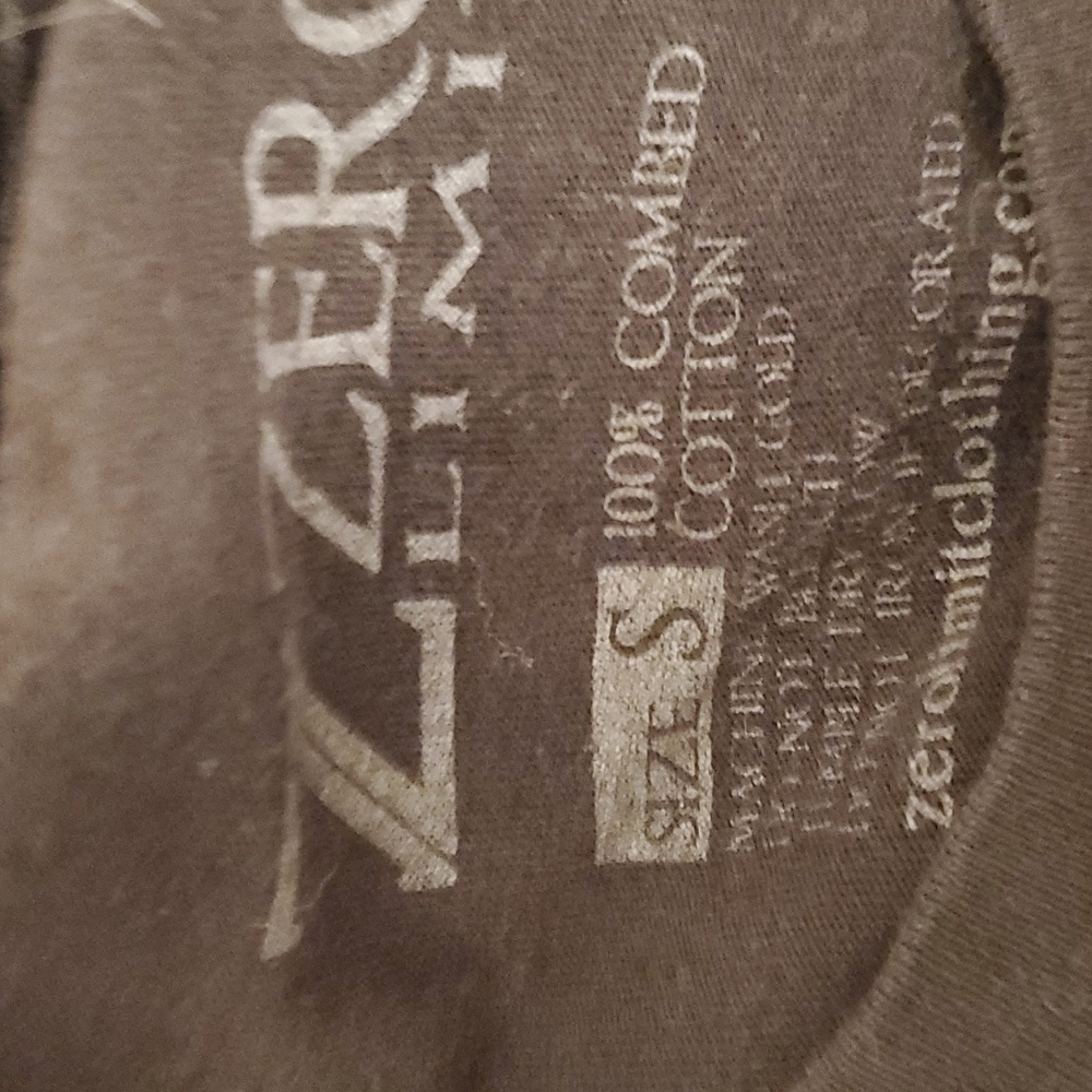 This is a men's small, Zero Limitz, black Tee-Shirt - Picture 3 of 3